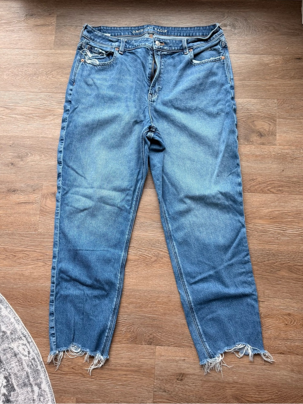 American Eagle Straight Leg Jeans – Size 16 Regular – Raw Frayed Hem